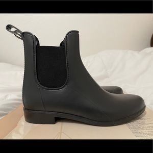black waterproof chelsea rain boots